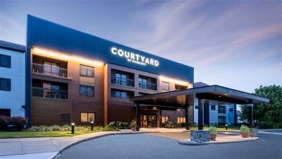 Courtyard by Marriott Columbus Airport exterior